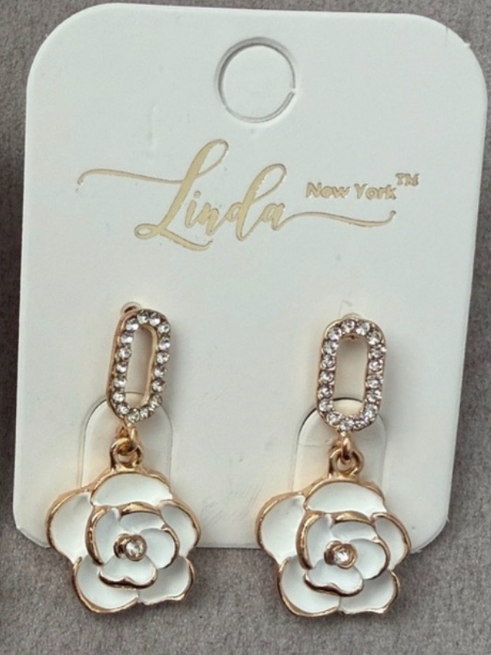 Camilla flower earrings white flower gold tone